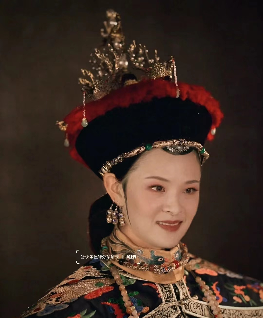 穿朝服的《甄嬛传》娘娘们:眉庄很有皇后范,齐妃不太聪明的样子