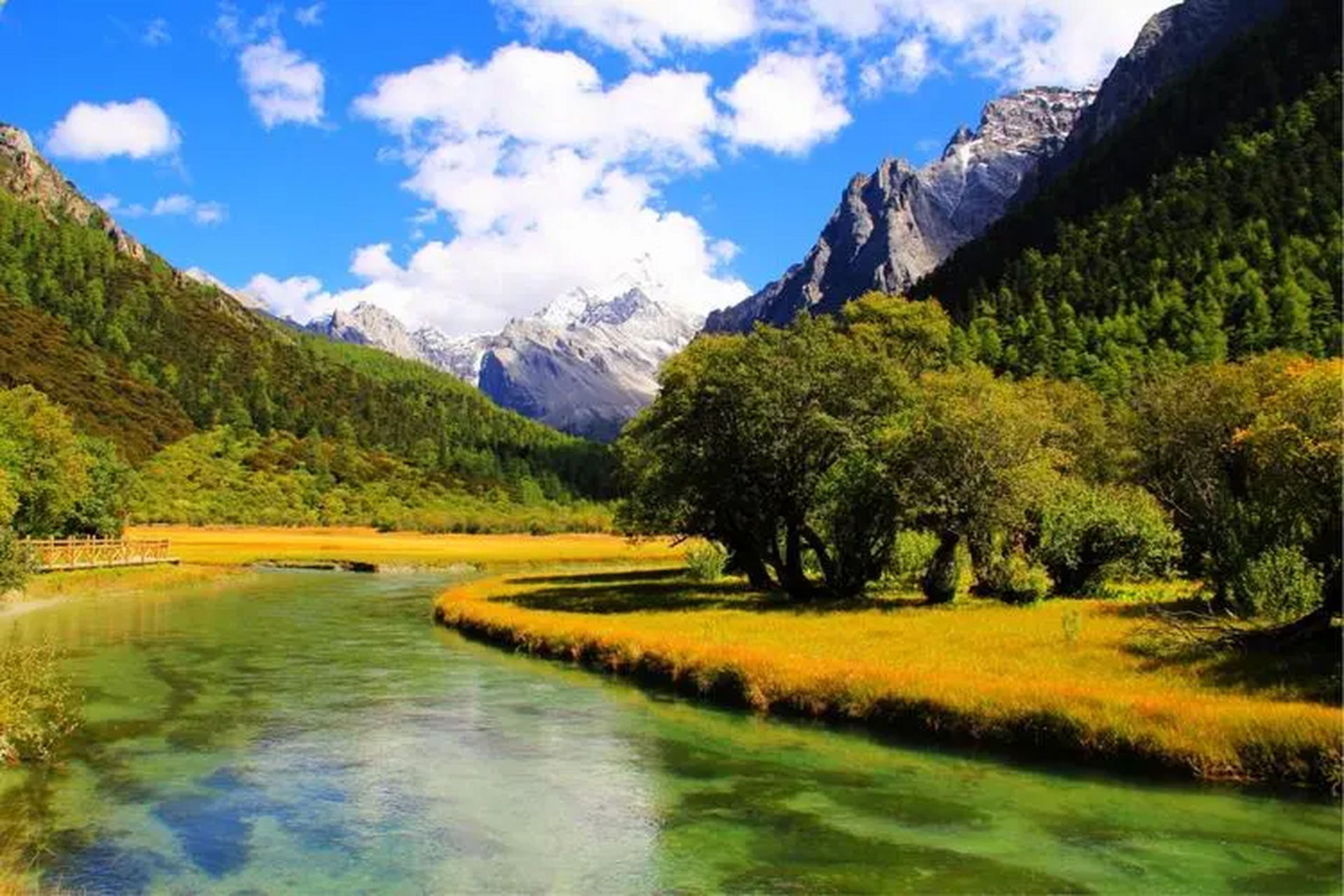 来自四川秋日的情书#亚丁自然保护区:高山,峡谷和湖泊构成了秋季的