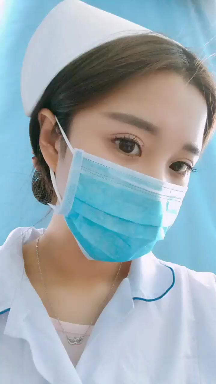 第一次见这样的护士摘下口罩的那一刻这才叫白衣天使