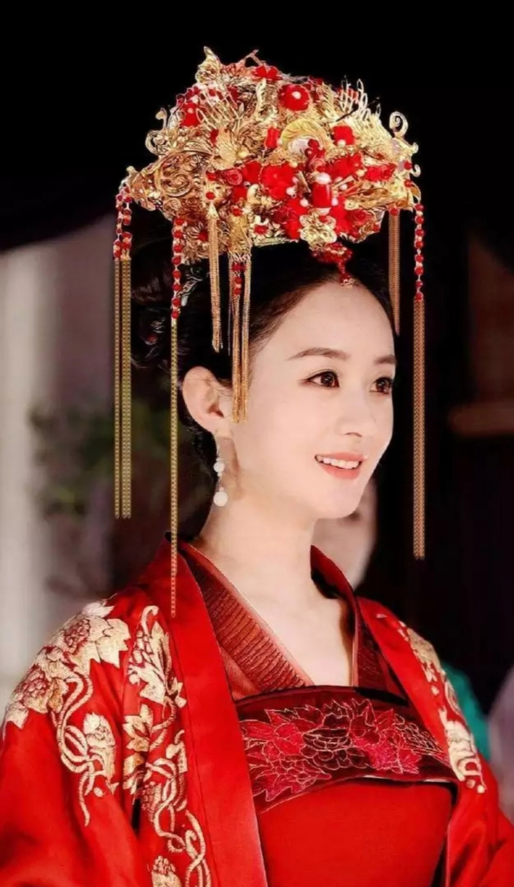 赵丽颖的红衣造型真是美极了.