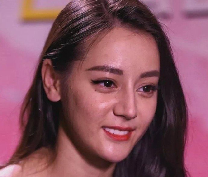 女明星的怼脸生图,离开了灯光滤镜,连迪丽热巴也扛不住!
