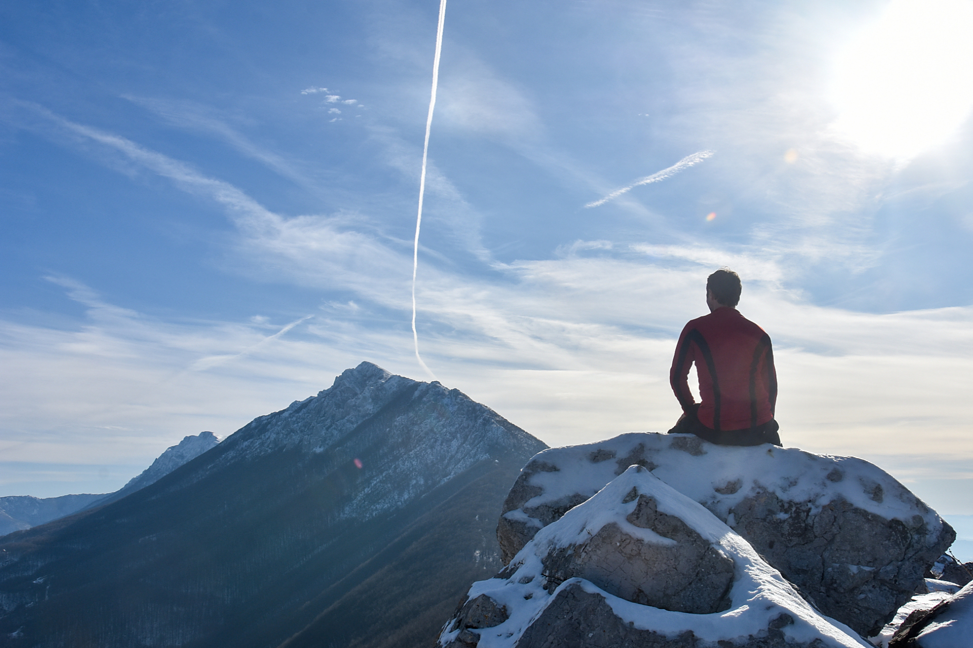 面对老公出轨,修行之人会以冷静的态度,审视内心,采取积极措施,沟通