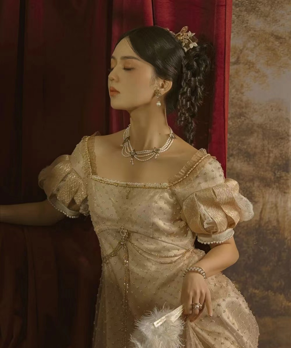 轻熟高个子女生才能驾驭的"帝政风"lo裙,复古典雅,气质绝佳