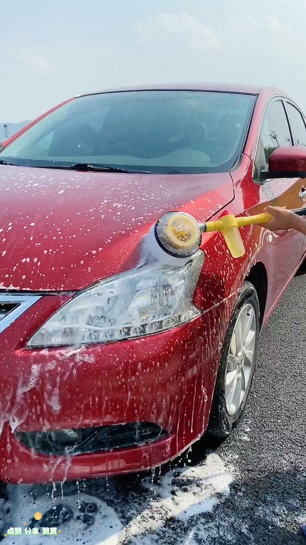 要让我老公看到这个视频,向他学习,自己洗车既省钱又锻炼了身体