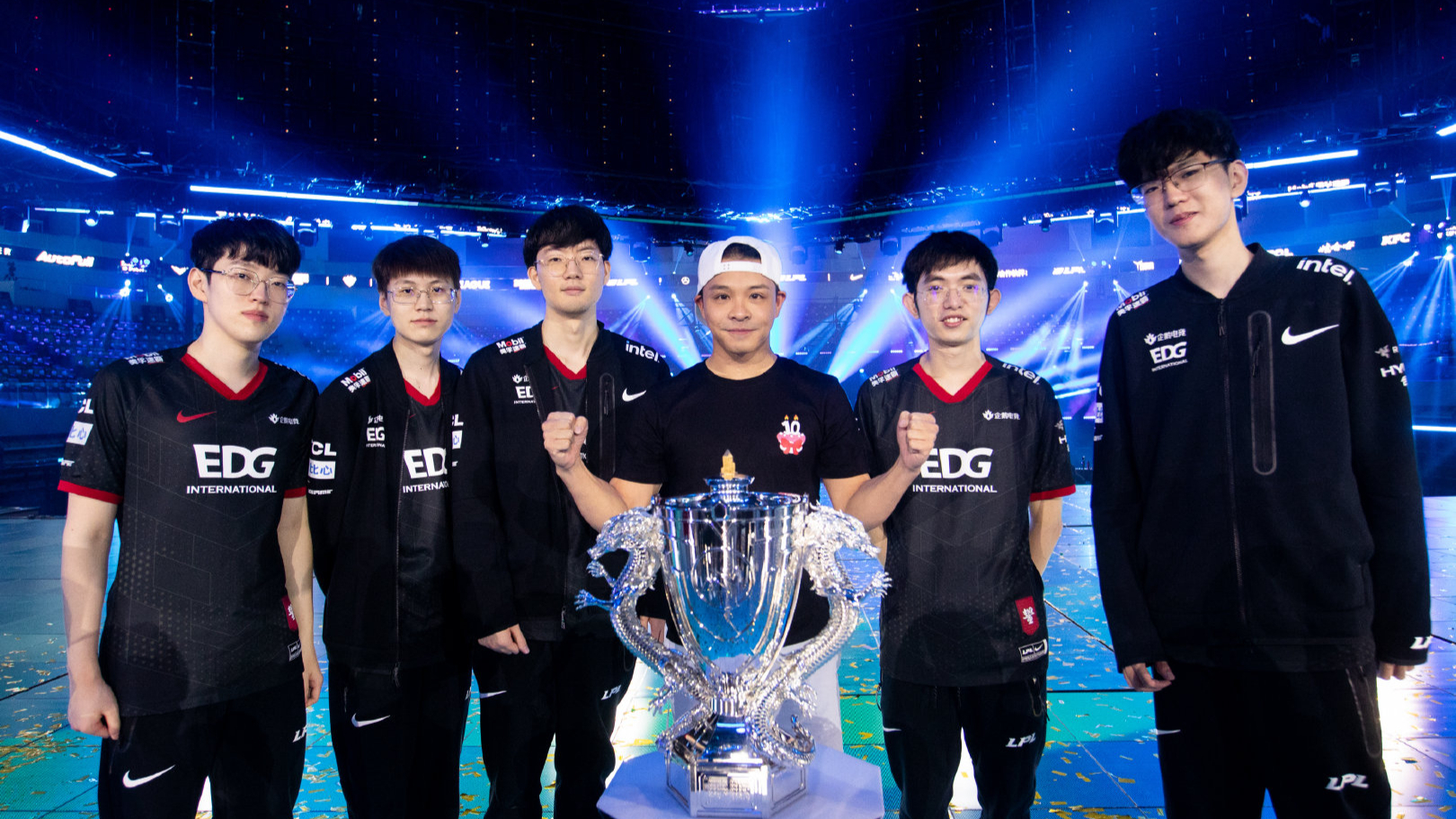 2021 lpl 夏季总决赛 edg 3:1 击败 fpx,如何评价这场比赛?