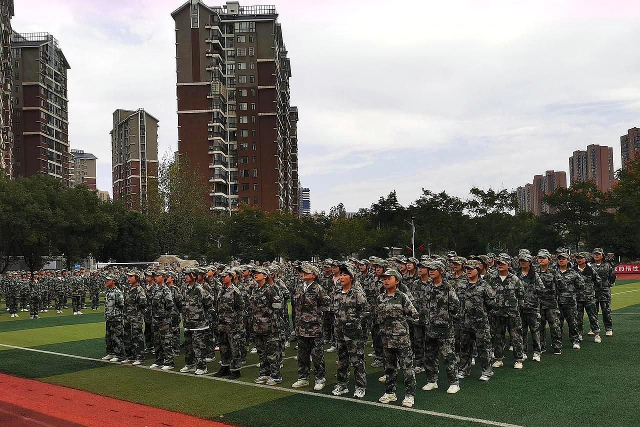 武汉市供销商业学校,通过军训提高新生职业素养,啥情况