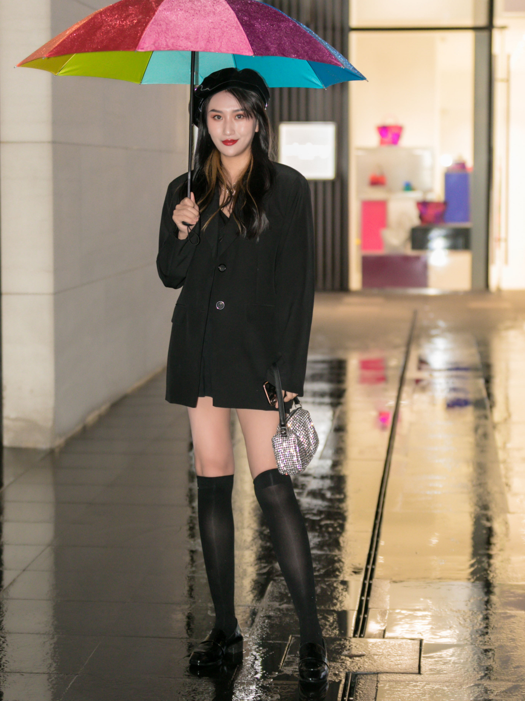 今冬流行"丝袜 短靴",教你2条搭配思路,演绎时髦女人的气质美