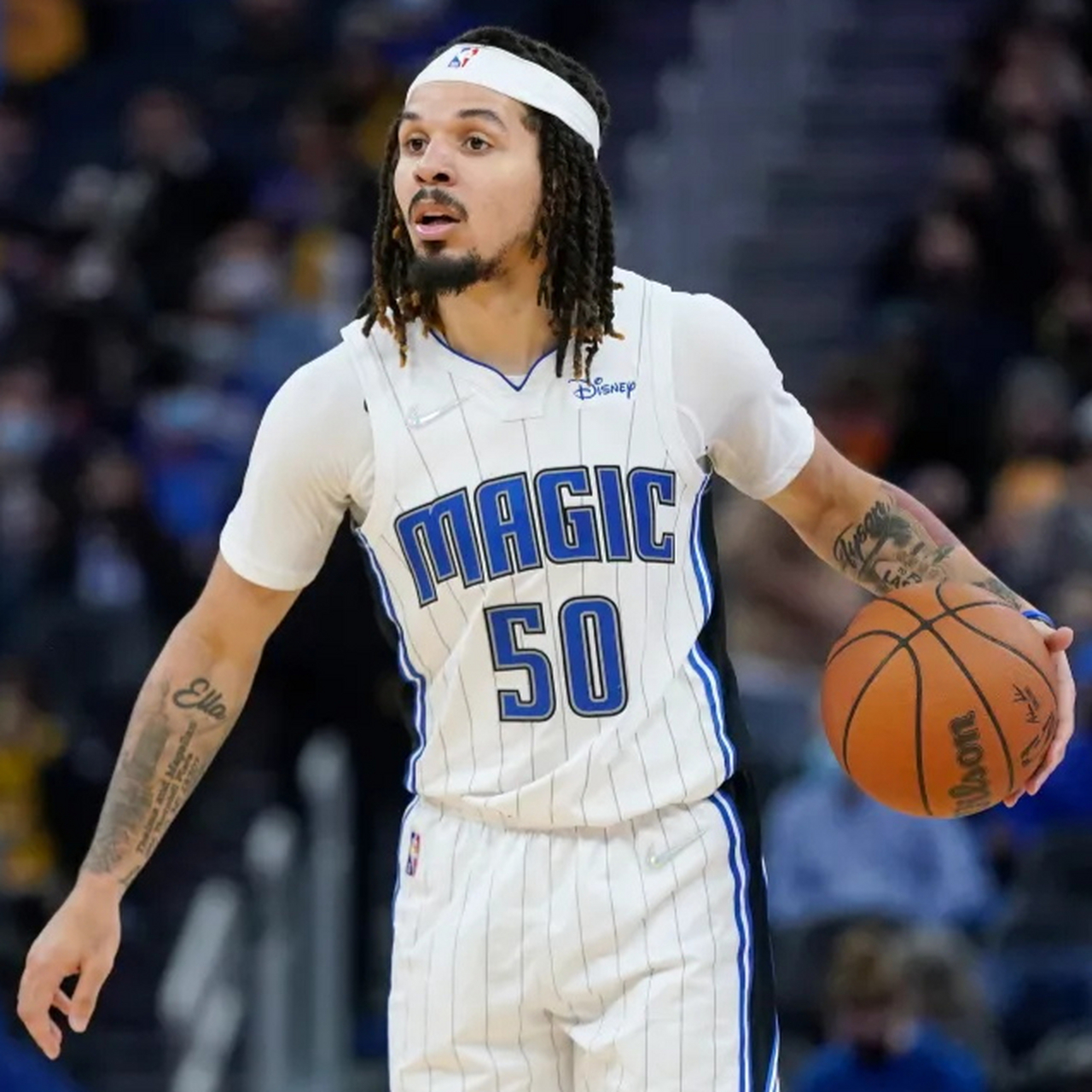 比赛中,科尔安东尼的每一个动作都让人惊叹不已,无论是突破,投篮还是