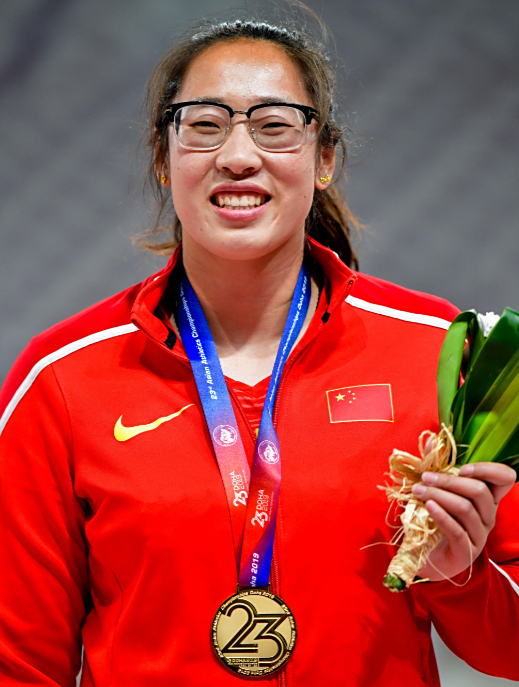 面对强悍选手,中国选手冯彬一投定江山,最高分逆袭夺冠 3