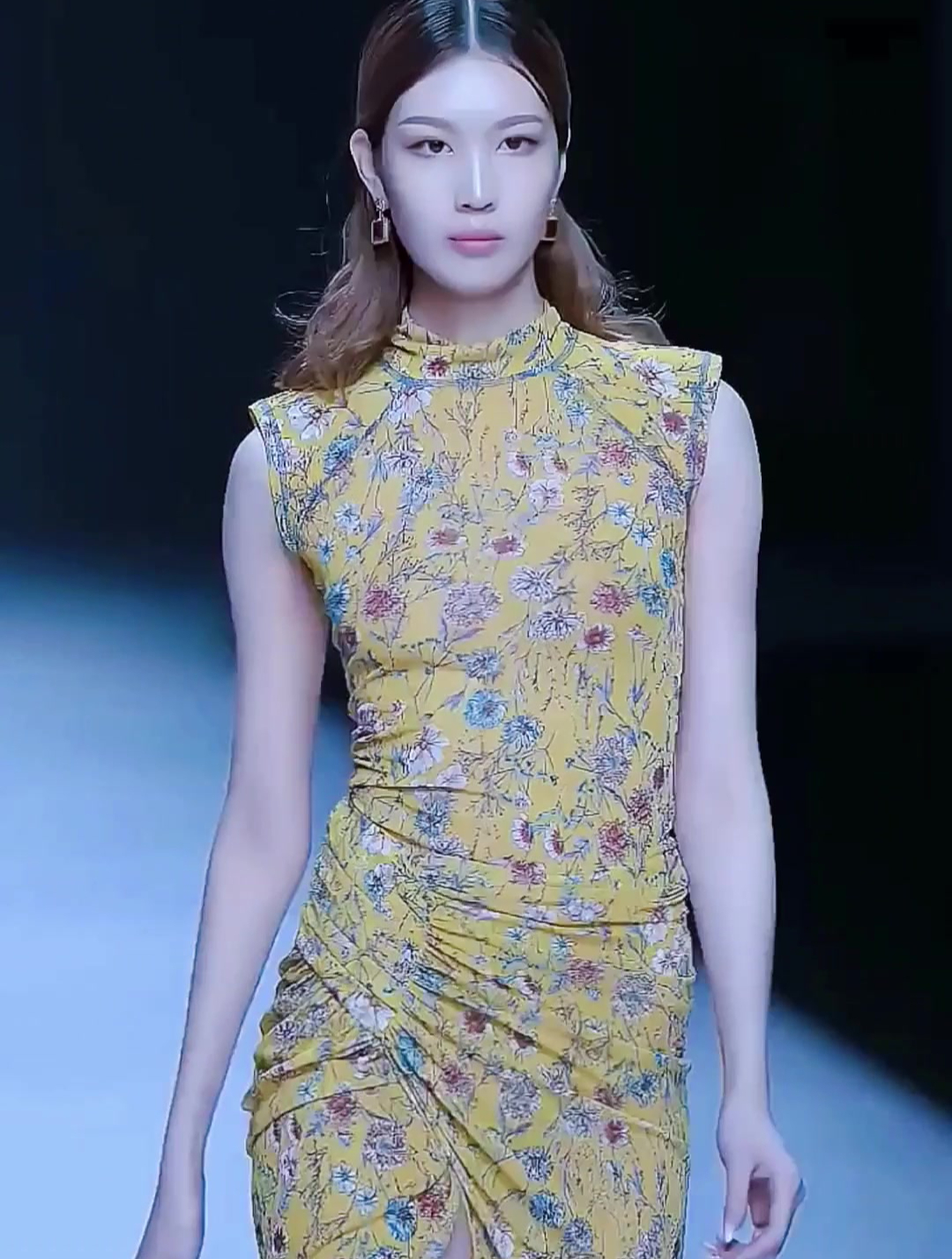 美女模特潮流t台秀,魅力十足,个个让人惊艳!