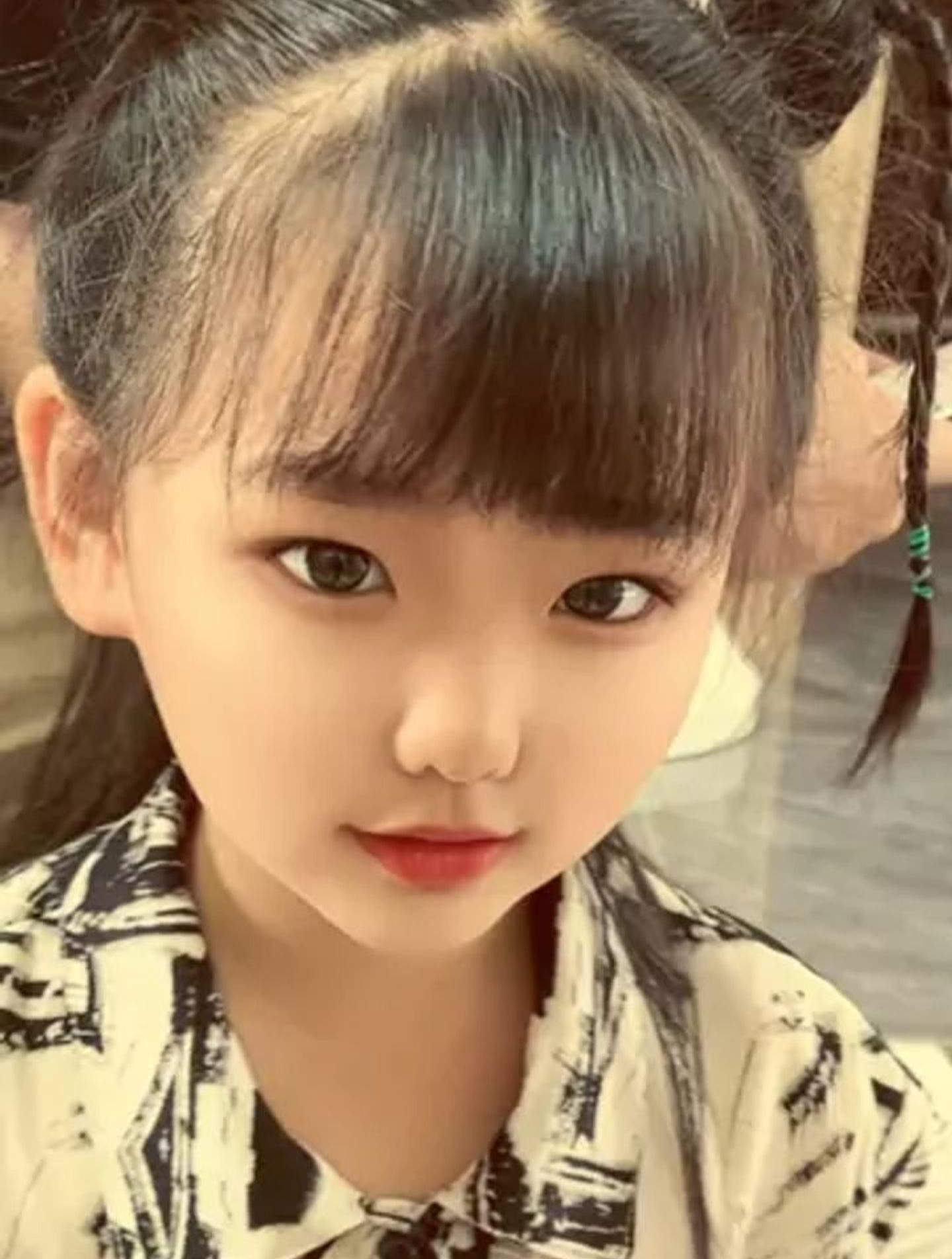 人类幼崽 古灵精怪的小女孩