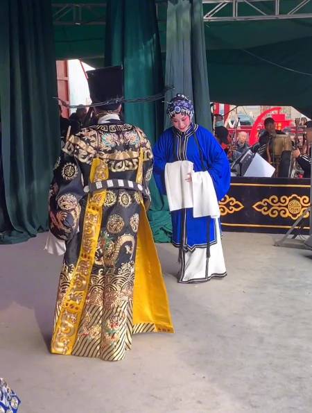 豫剧包青天见皇姑秦香莲抬头观整段.这次视频够长吧-度小视