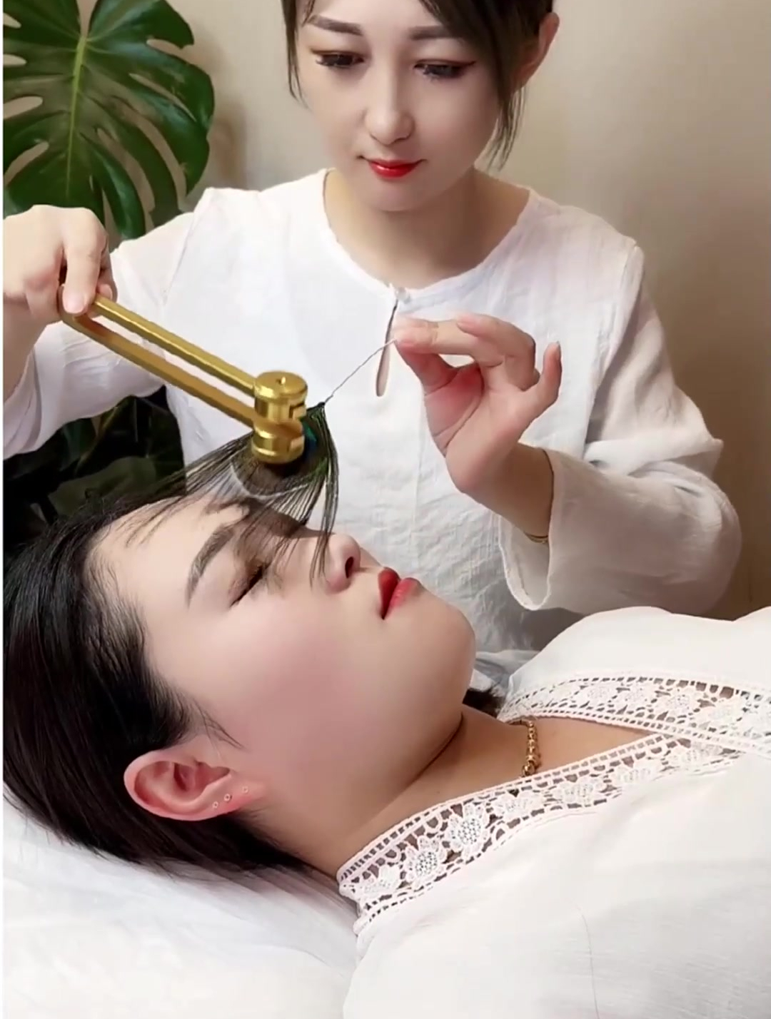 这样采耳很是舒服,小姐姐睡得很香,我觉得最后一刻她才得到放松