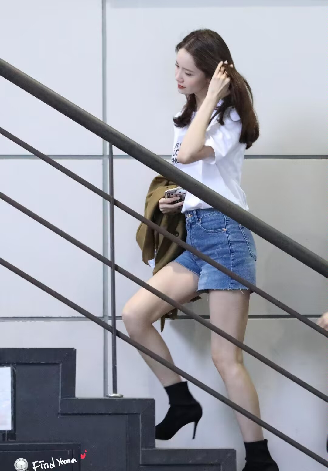 林允儿厉害了,图不p就放出来,这"腿型"也太真实了!