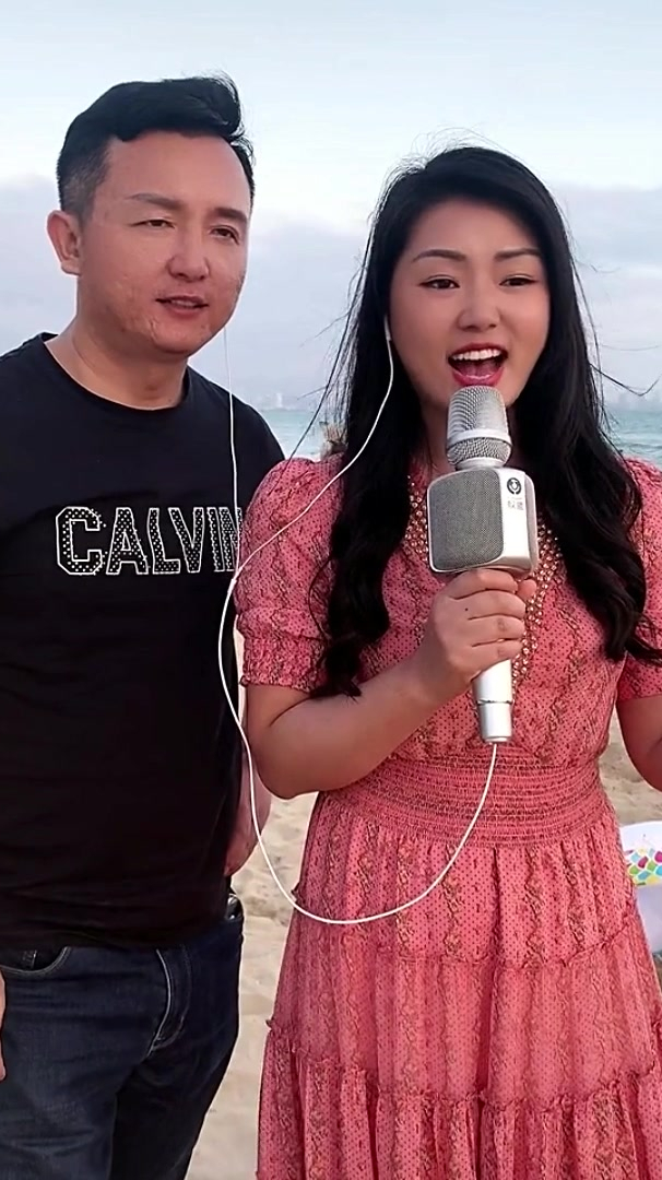罗姣和九歌在三亚海边直播唱歌欢迎观看