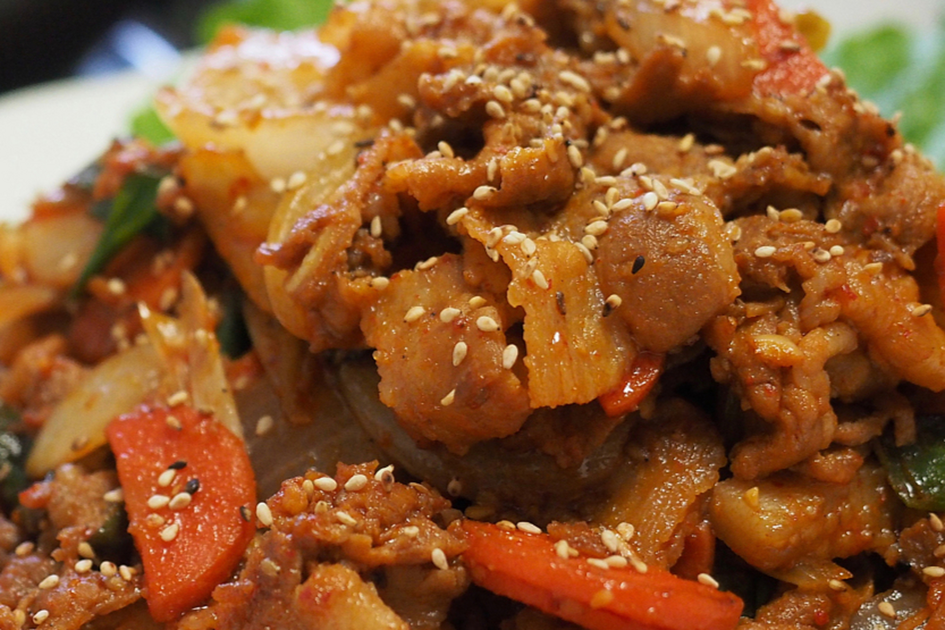 五种肥牛的烹饪方法,包括酸汤肥牛,酱香肥牛,葱爆肥牛,麻酱肥牛和洋葱