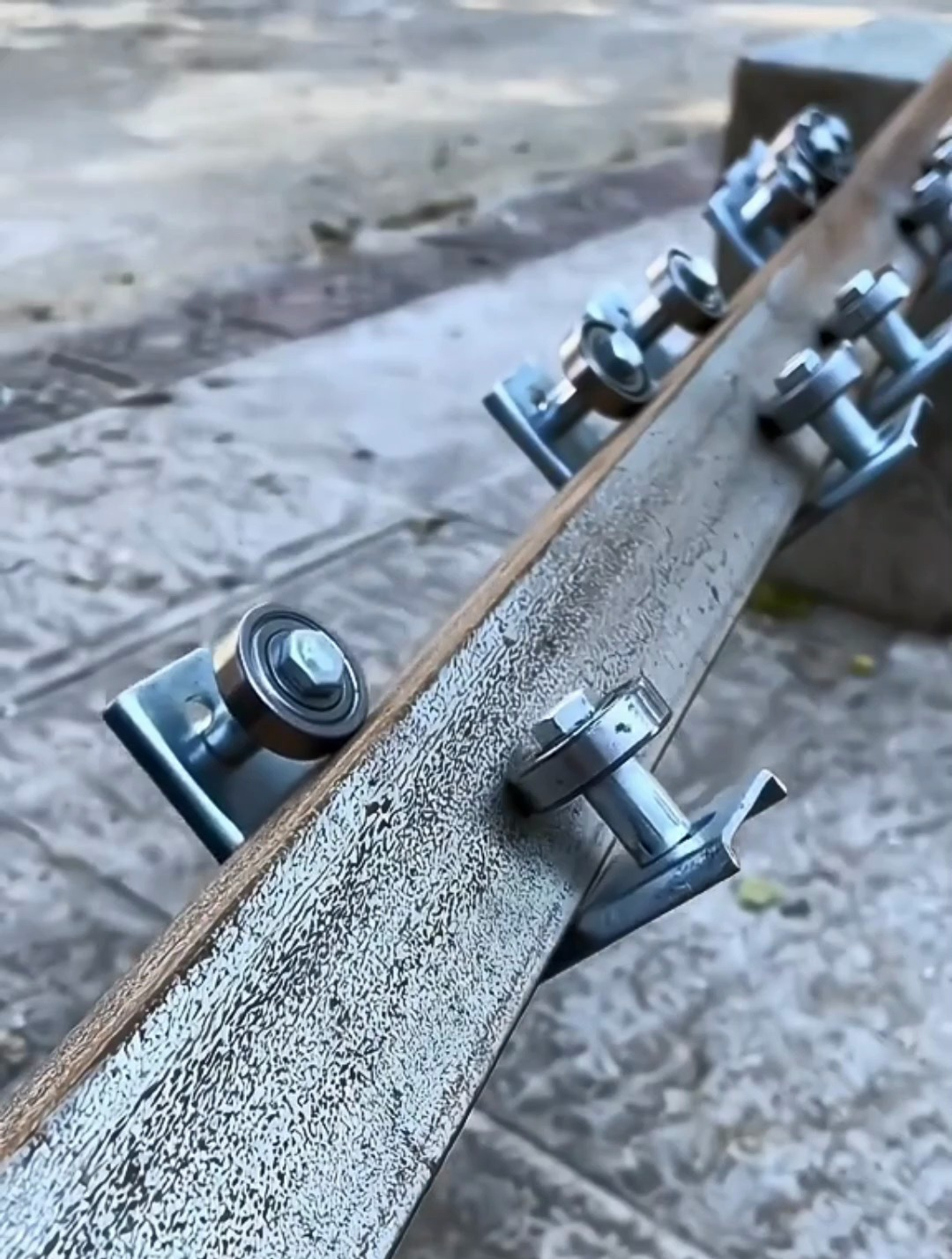 如何用三角铁自制吊滑轮!移动重物不用愁了!-度小视