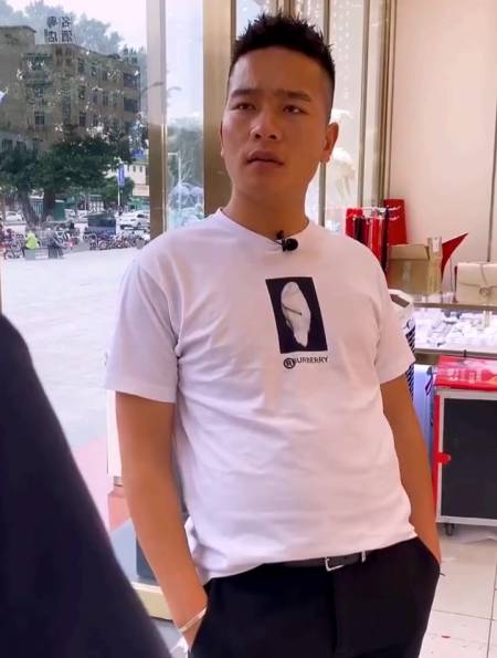 2022-10-1222安哥本人o8粉丝  关注这下不再是奶里奶气了,反倒有点爷