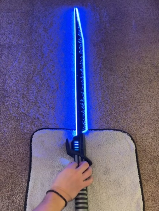 观赏各种颜色的暗剑