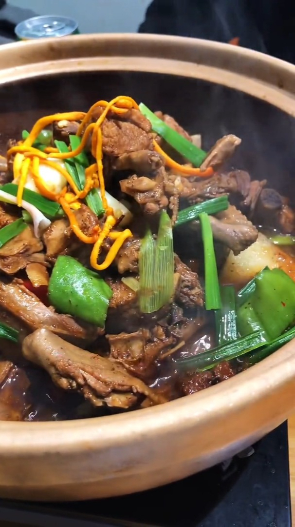 天冷了吃点鸽子补一补,这家鸽子炖排骨超级好吃,两个人88吃到饱-度小