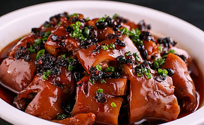 不油也不腻的蒸猪脚,加上这两样土菜,老公超爱吃!