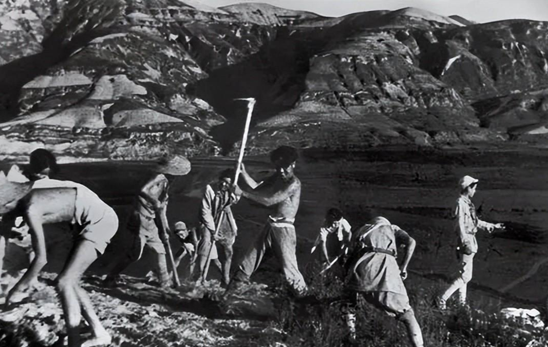 抗战时期延安八路军!艰苦充满希望,这些照片看上千百遍也会泪目