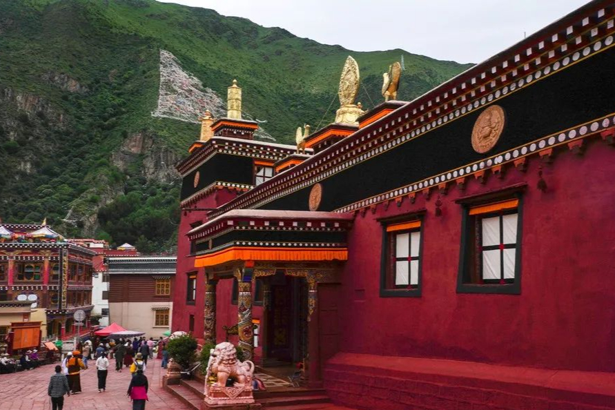 四川有座寺院,被誉为"藏族文化百科全书",却少有游客