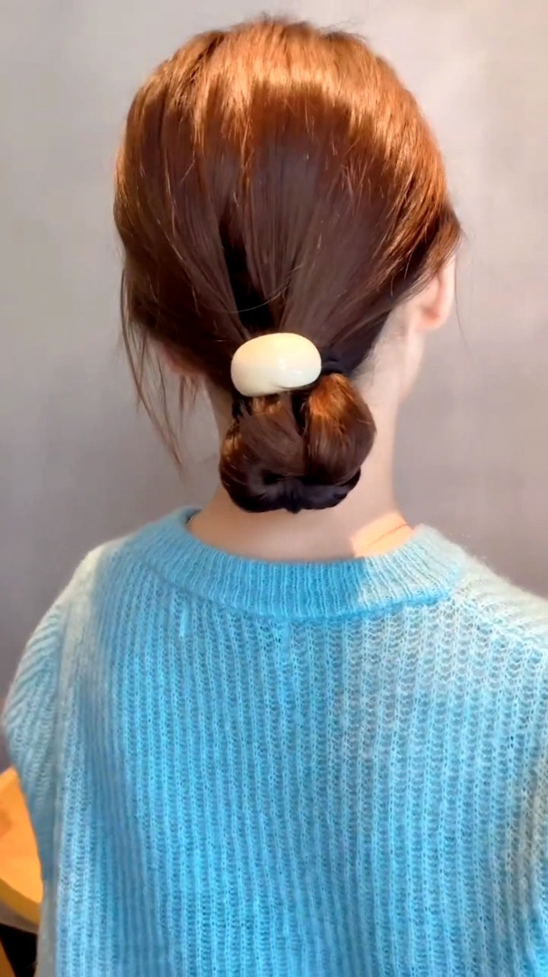 教你如何用一根皮筋扎出优雅气质的韩式低丸子头