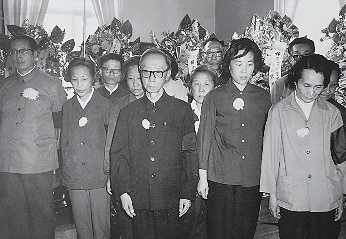 1960年溥杰出狱想接日本妻子来华周总理看过照片后有个条件