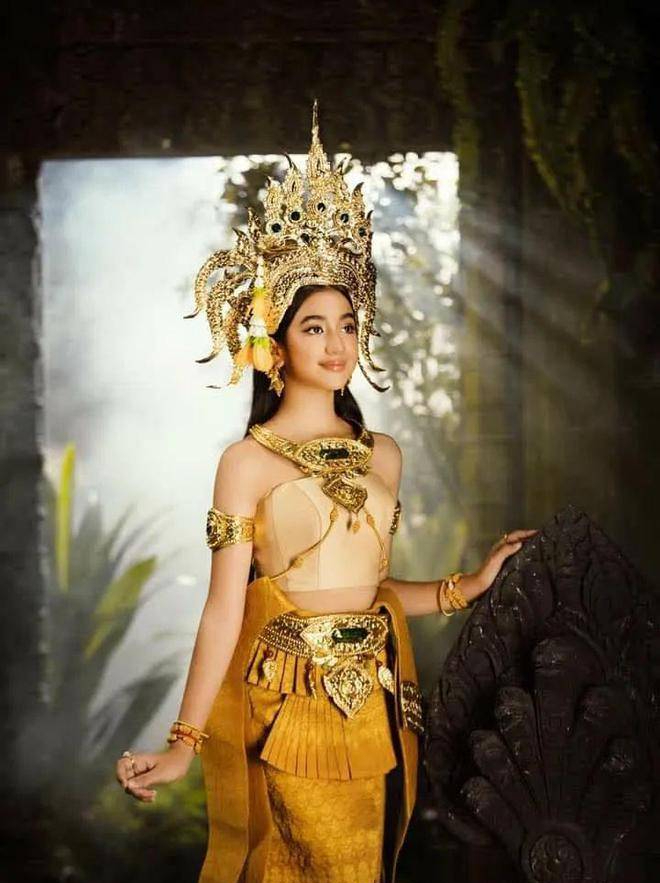 柬埔寨小公主身穿仙女服装美照曝光!网友:不愧是王室血脉!