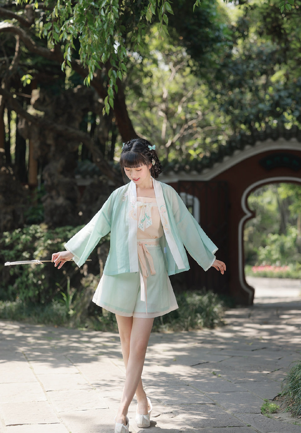 收起你的裙子吧!现在正流行"汉服 短裤",减龄显瘦又高级