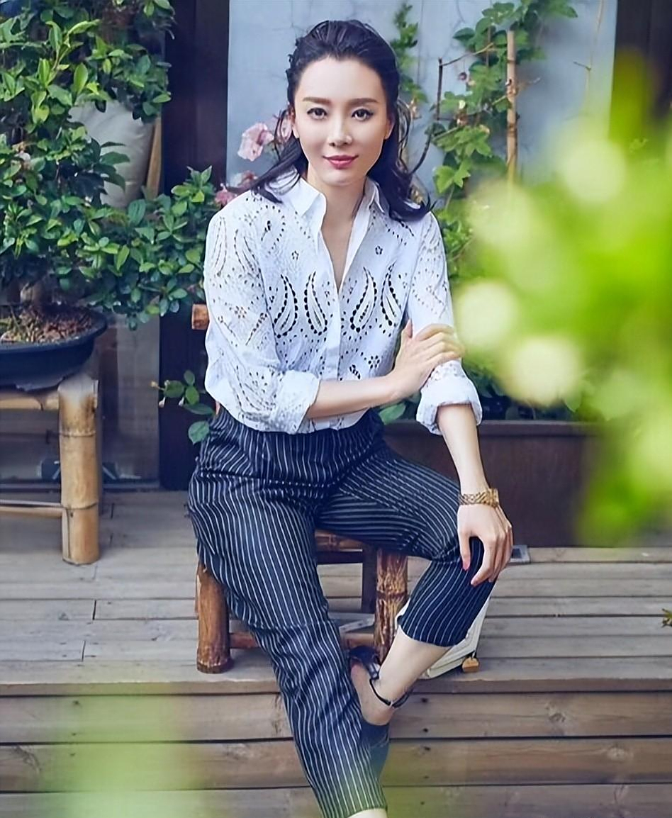 演员陈数凭实力封后下嫁二婚钢琴家甘当后妈的婚姻幸福吗