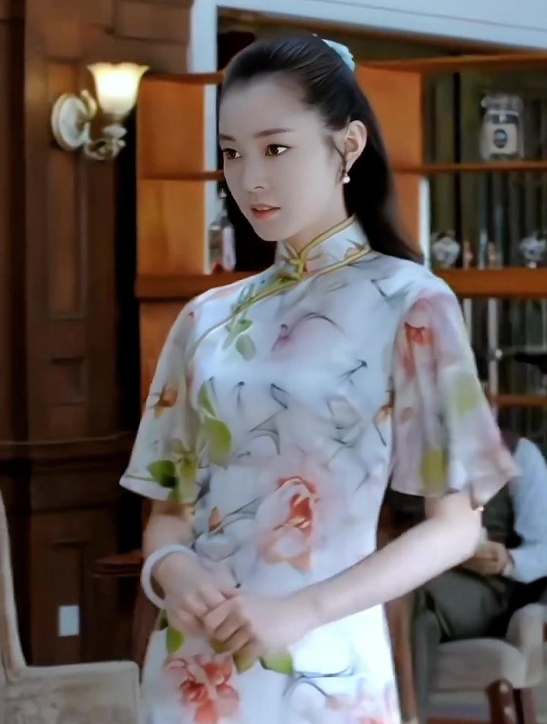 宋轶旗袍造型真的是摇曳生姿,风情万种,太好看了