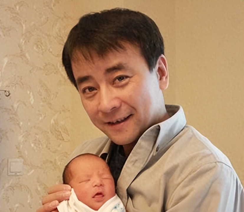 回顾演员罗刚:娶小23岁的郝蕾,陪娇妻战胜家族遗传病48岁老来得子