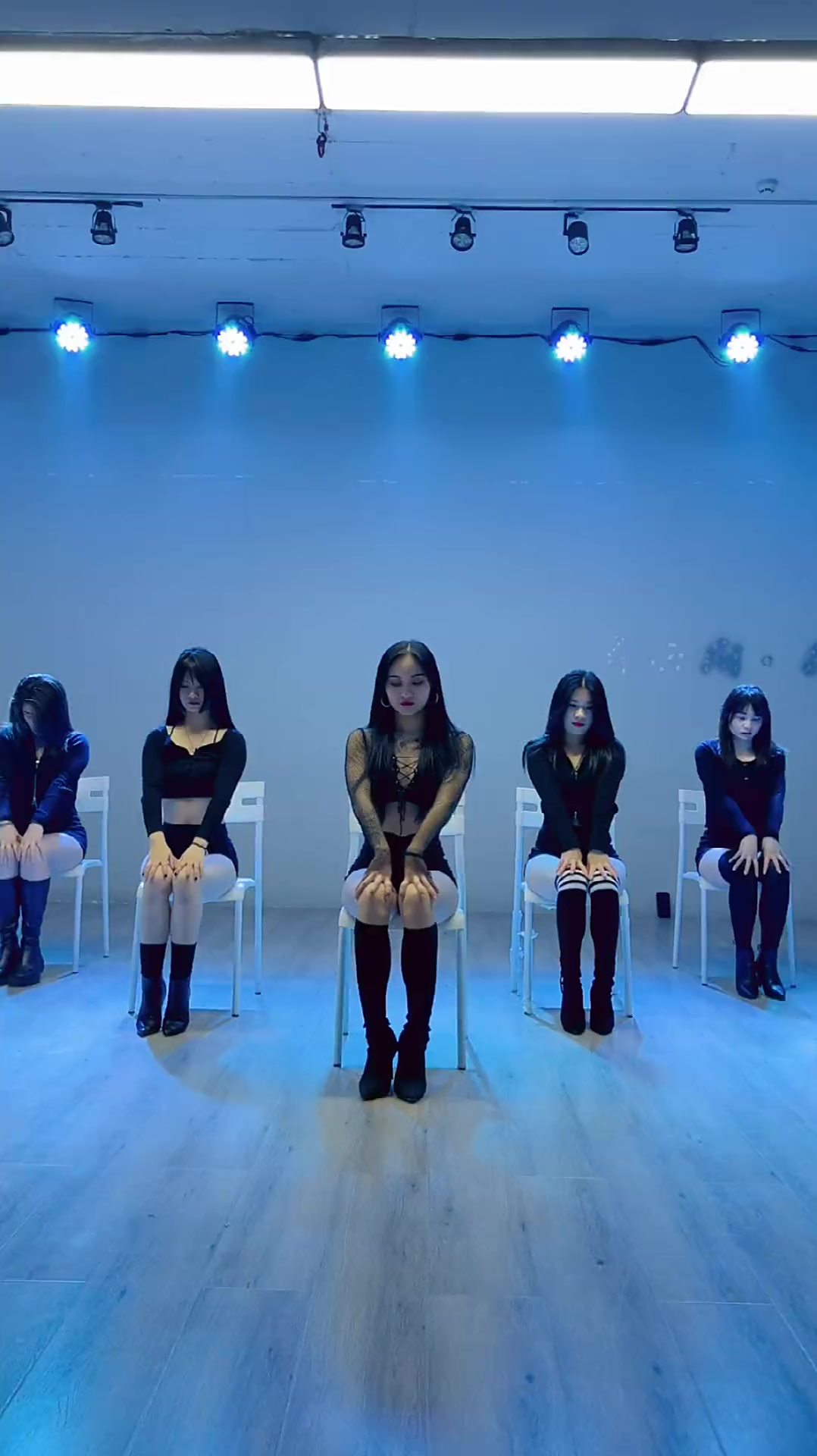 昨天拍摄的tb秀椅子舞这支舞蹈大家学得都挺不错