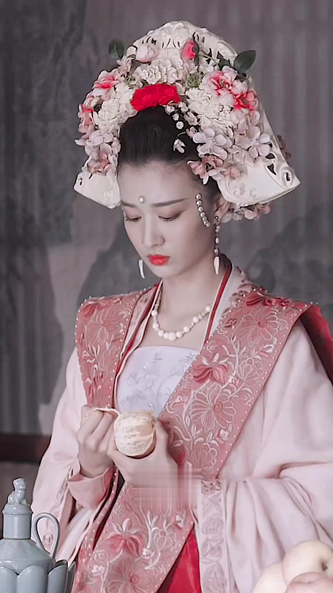 宋仁宗对张贵妃的宠爱人尽皆知,纵然宫中人不喜她,却又不得不羡慕她