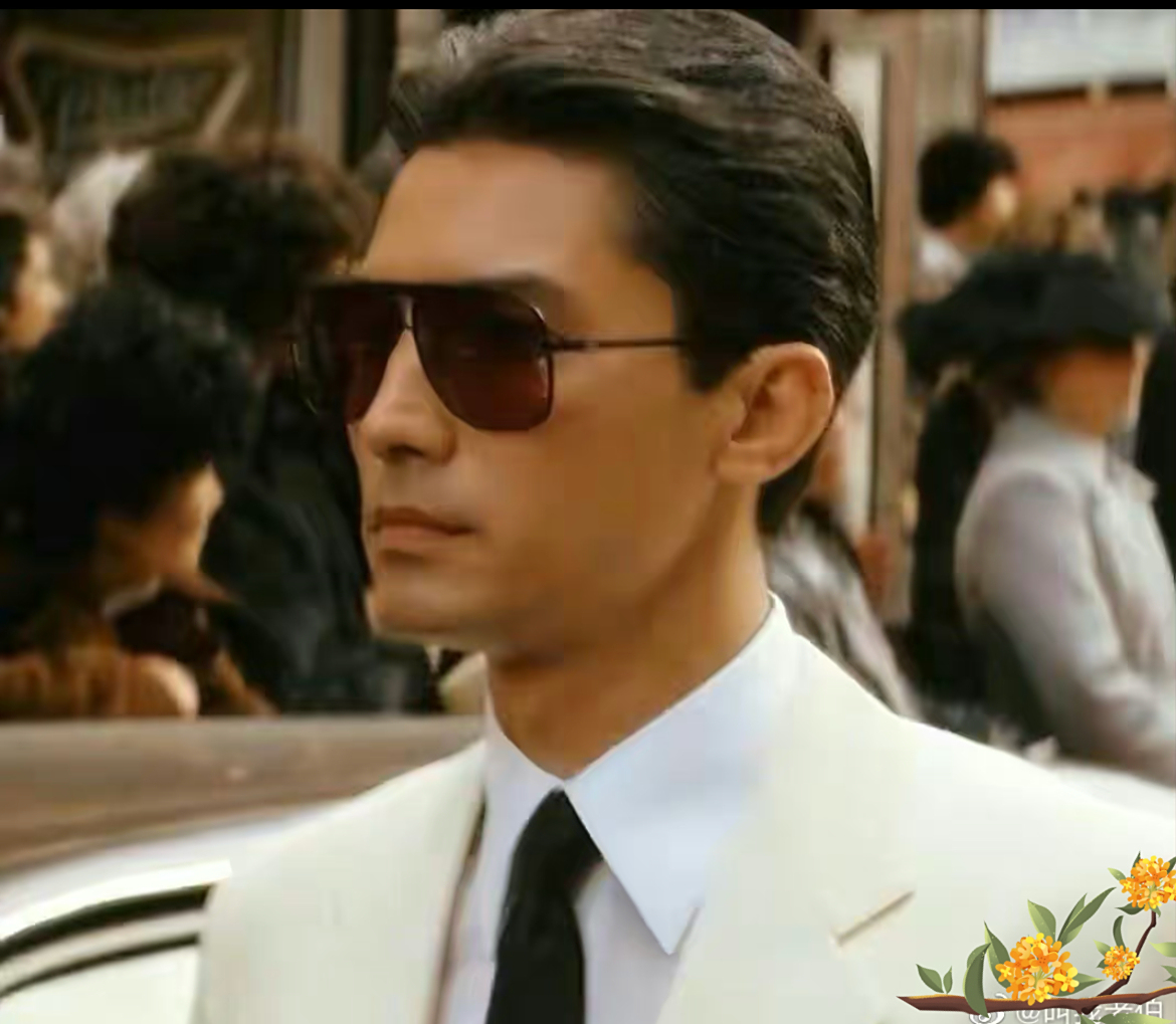 70岁尊龙现状曝光:骨相太好,气质更绝,迷倒一众小迷妹