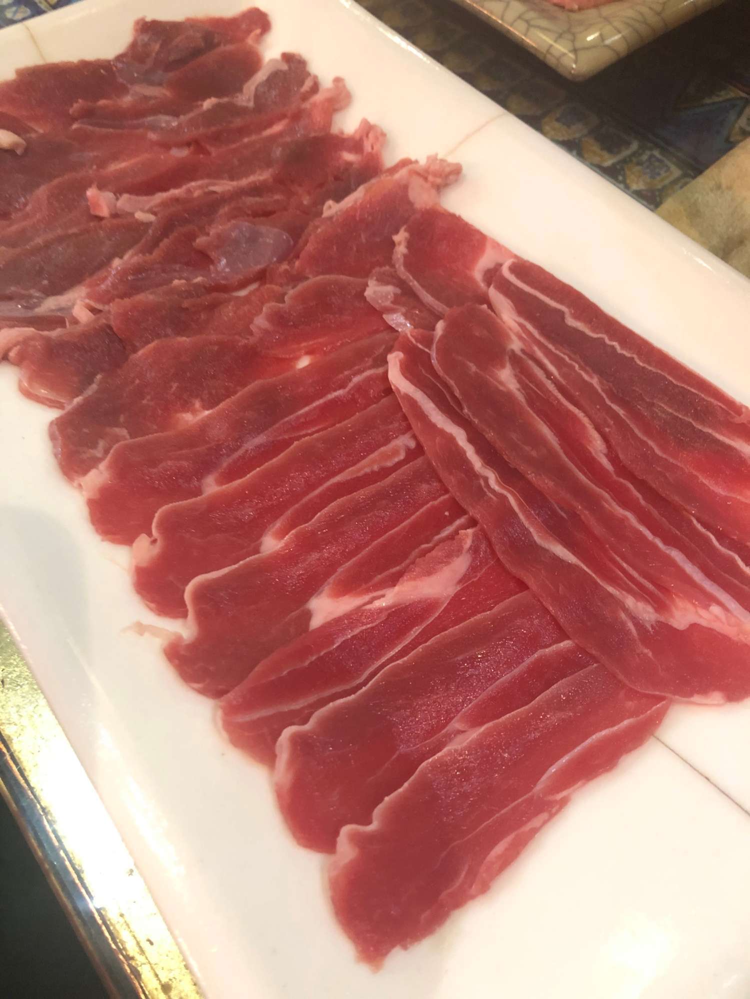 鲜上脑:脖颈后,脊骨两侧,肋条前