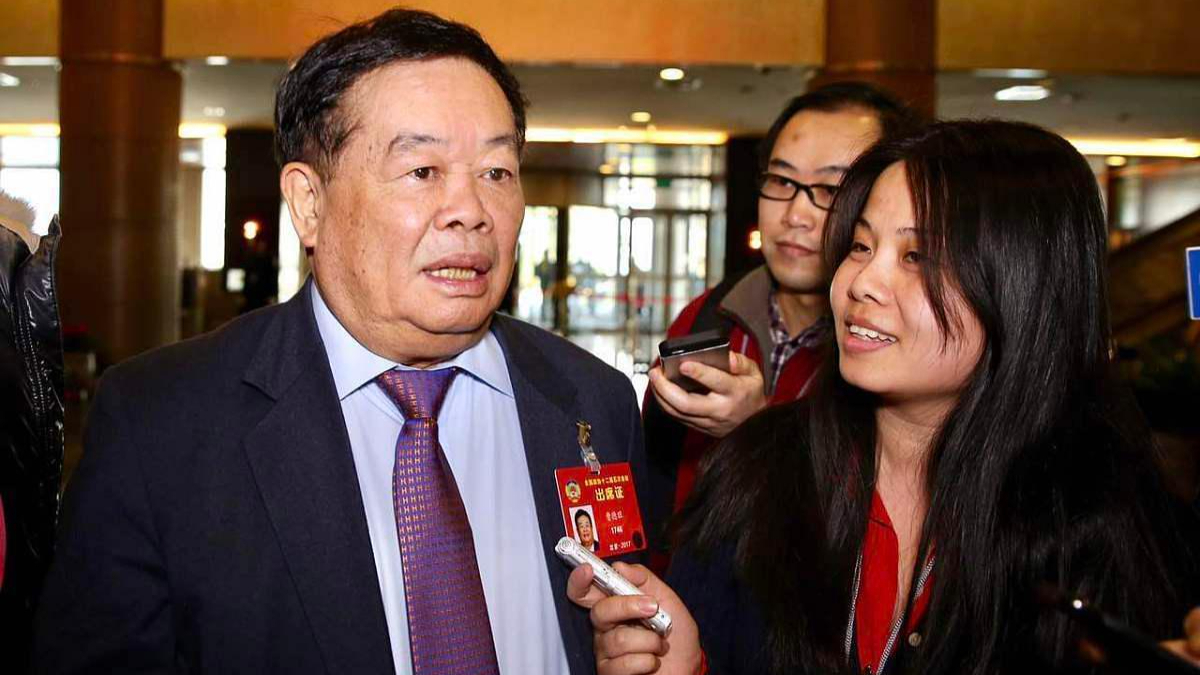 曹德旺:坐拥6000平方米别墅,还聘请16位美女管家,做慈善是假?