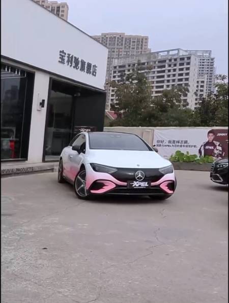 xpel西安汽车贴膜奔驰eqe350改色白粉双拼-度小视