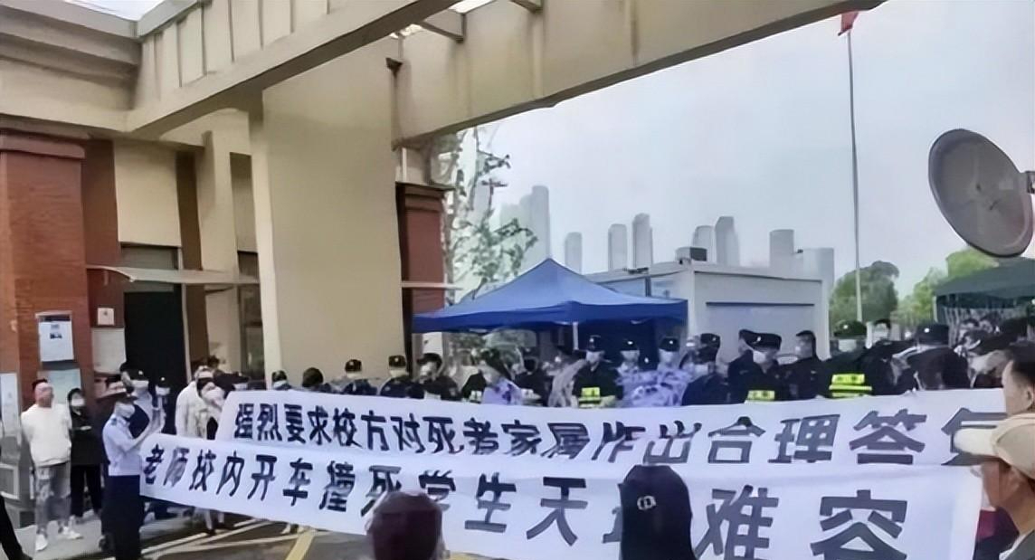 回顧跳樓母親事件後續網暴者代價僅僅是禁言太便宜他們了