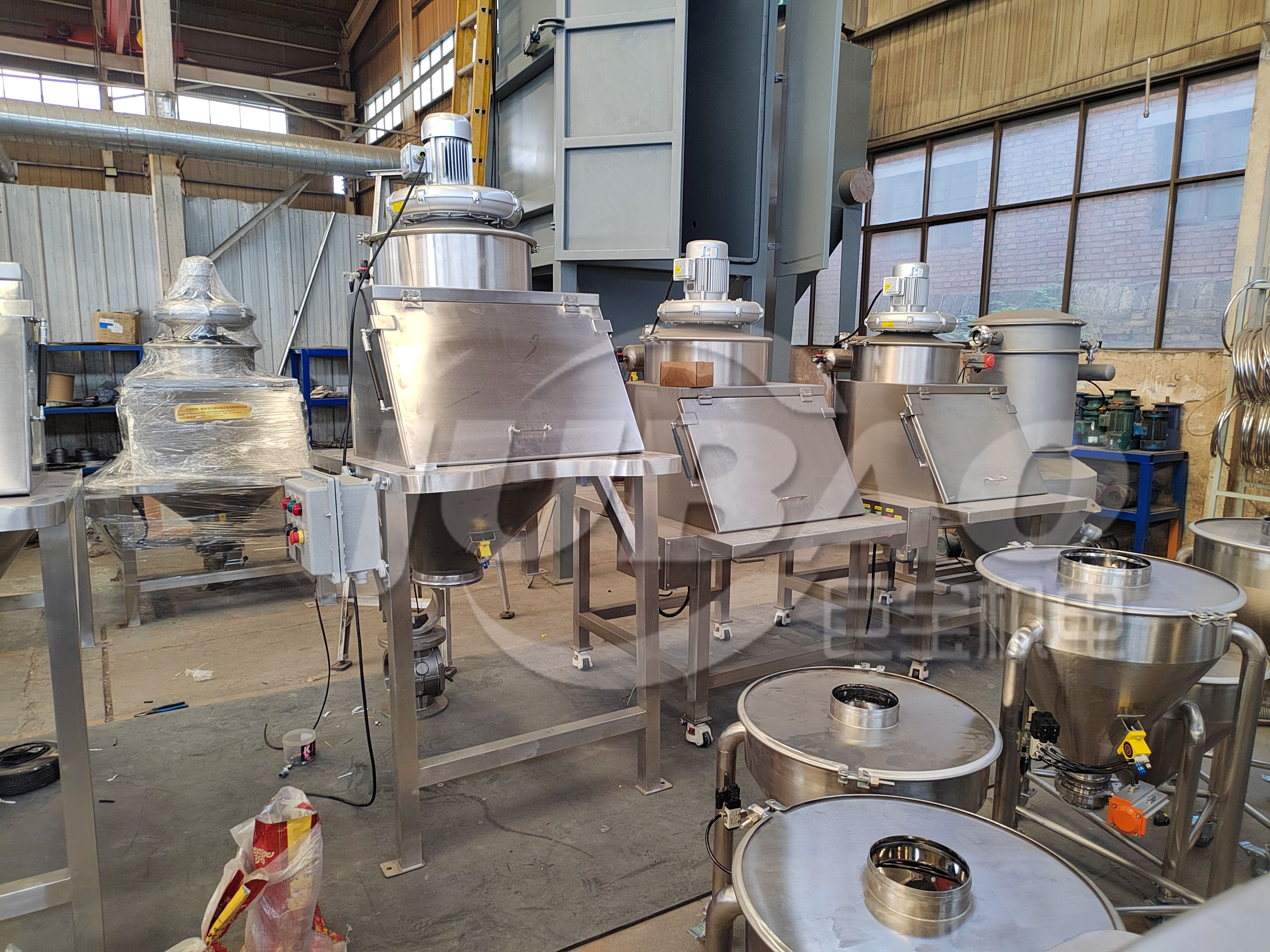 衡水客户订购的24台固体无尘投料设备完工