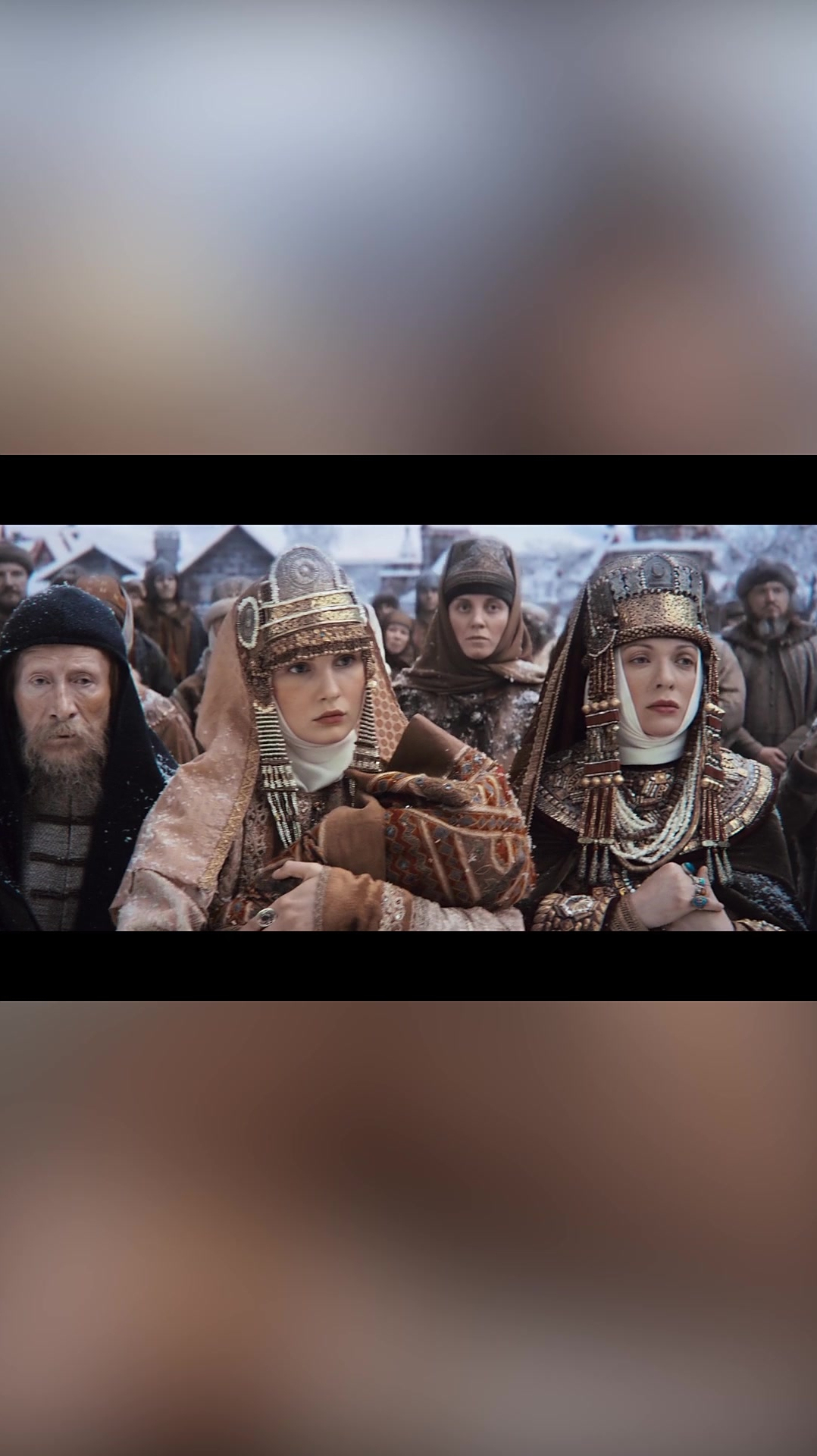 怒战狂心:女人抱着孩子