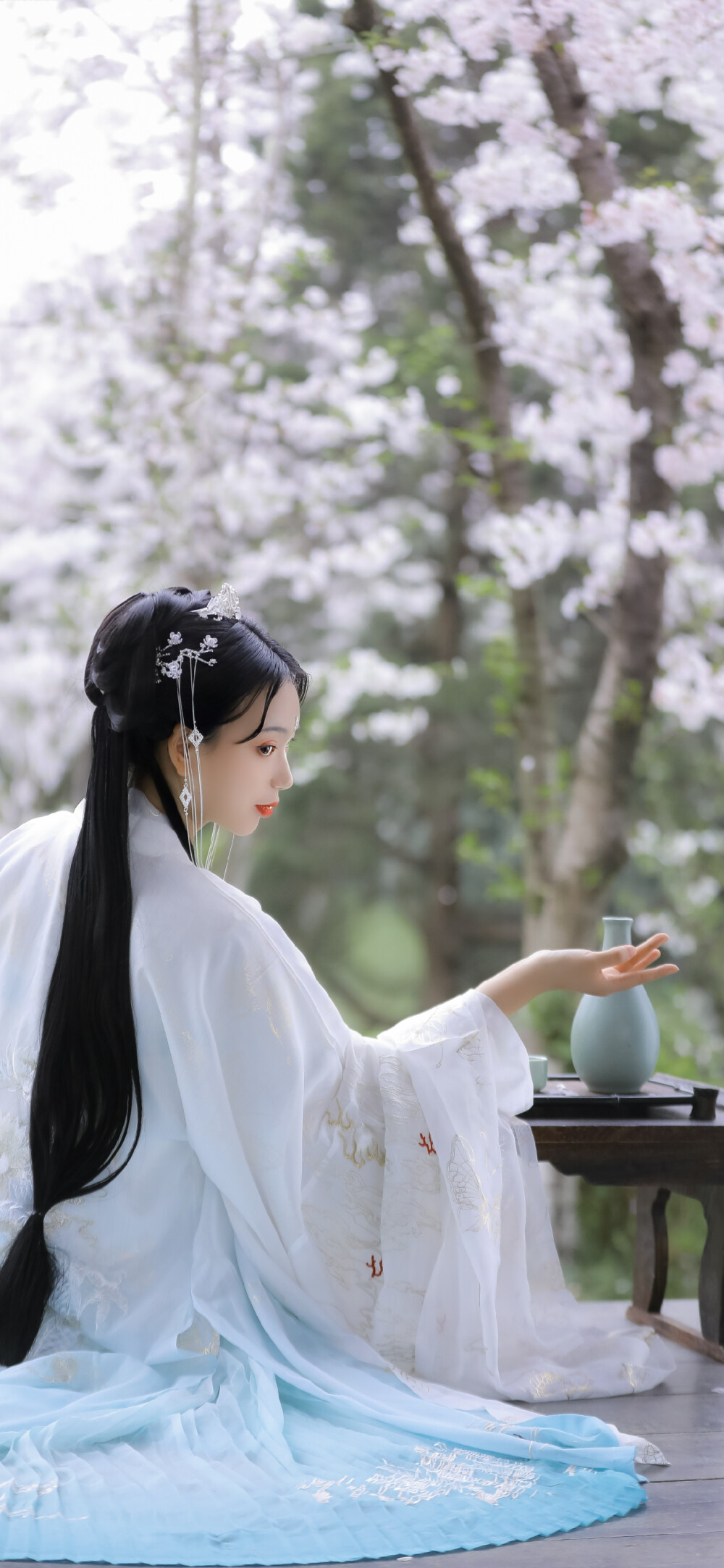 《冠上珠华》:分明是真千金却死得落魄的女主重生了!