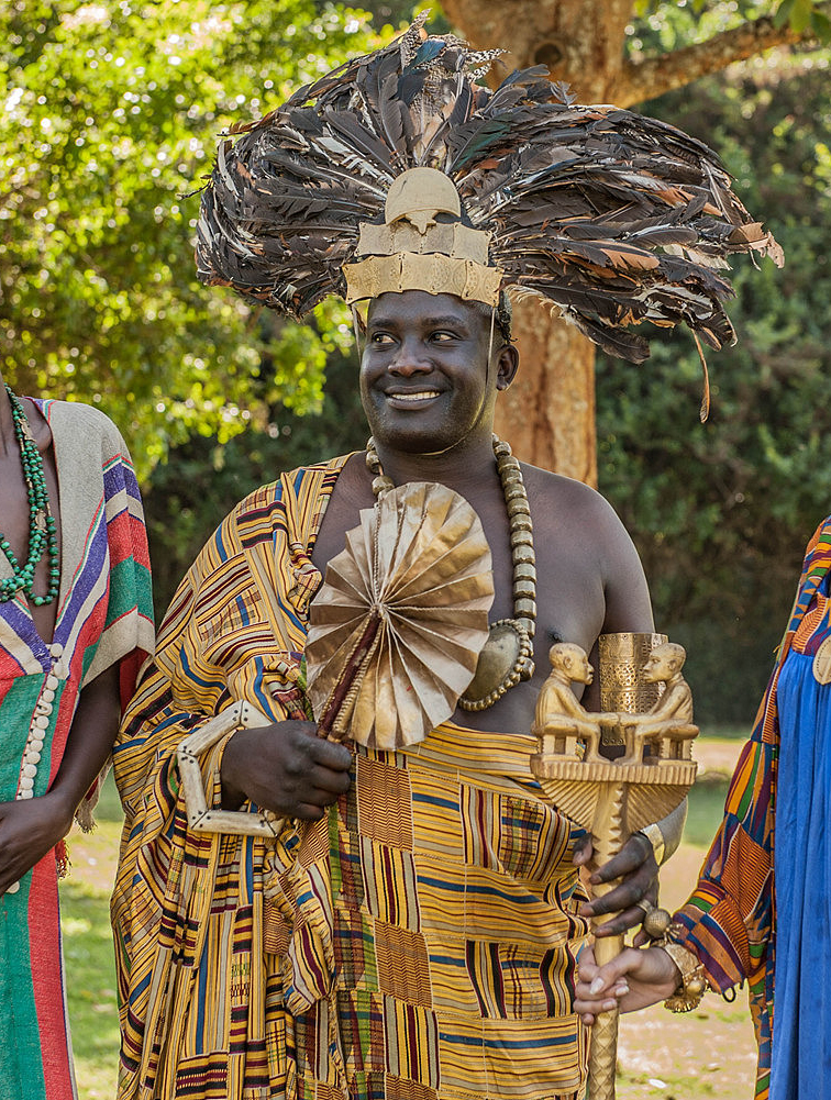 非洲部落的奇葩风俗,竟让男人奇装异服,排队供女人挑?