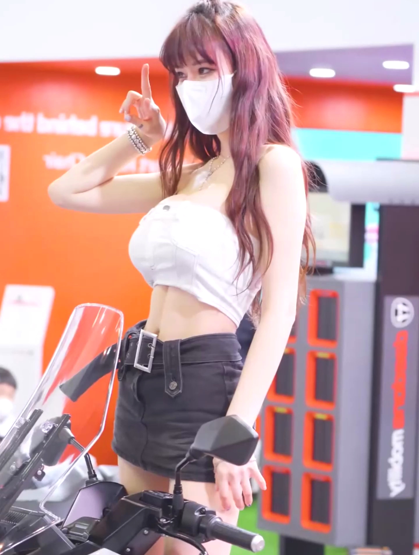 美女车模闵汉娜,精彩视频第3弹,颜值与身材都很赞,魅力四射