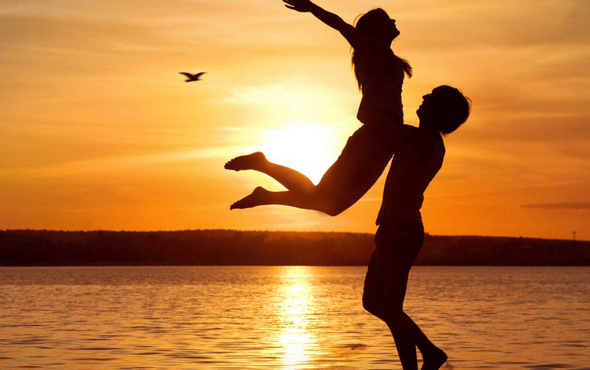 爱情如流水般变化,但总有一个人值得放下所有去爱.