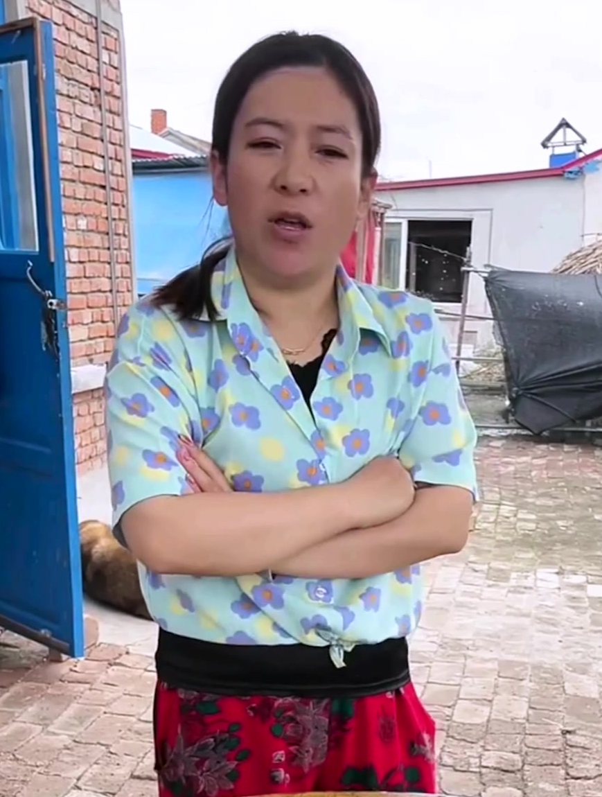 农村那些事,自家东西吃不完,卖点钱花,大妮到哪都能这么社牛-度小视