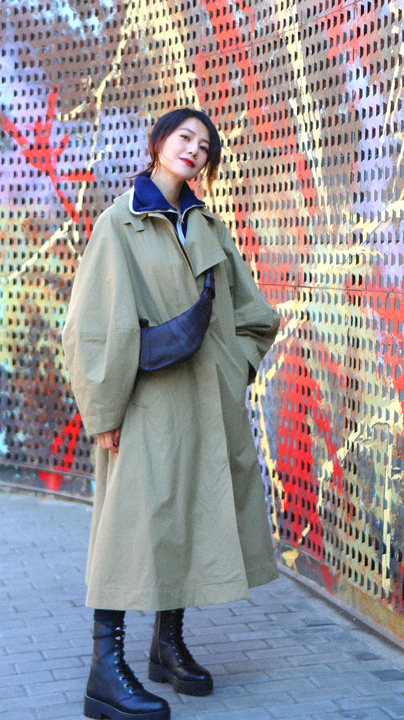 高圆圆分享春日风衣穿搭换季的时候不要感冒哦大家也注意保暖