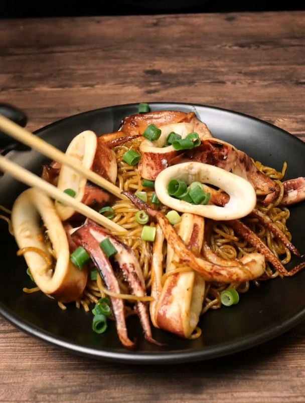 海鲜美食之旅|鲜香鱿鱼炒面大公开!